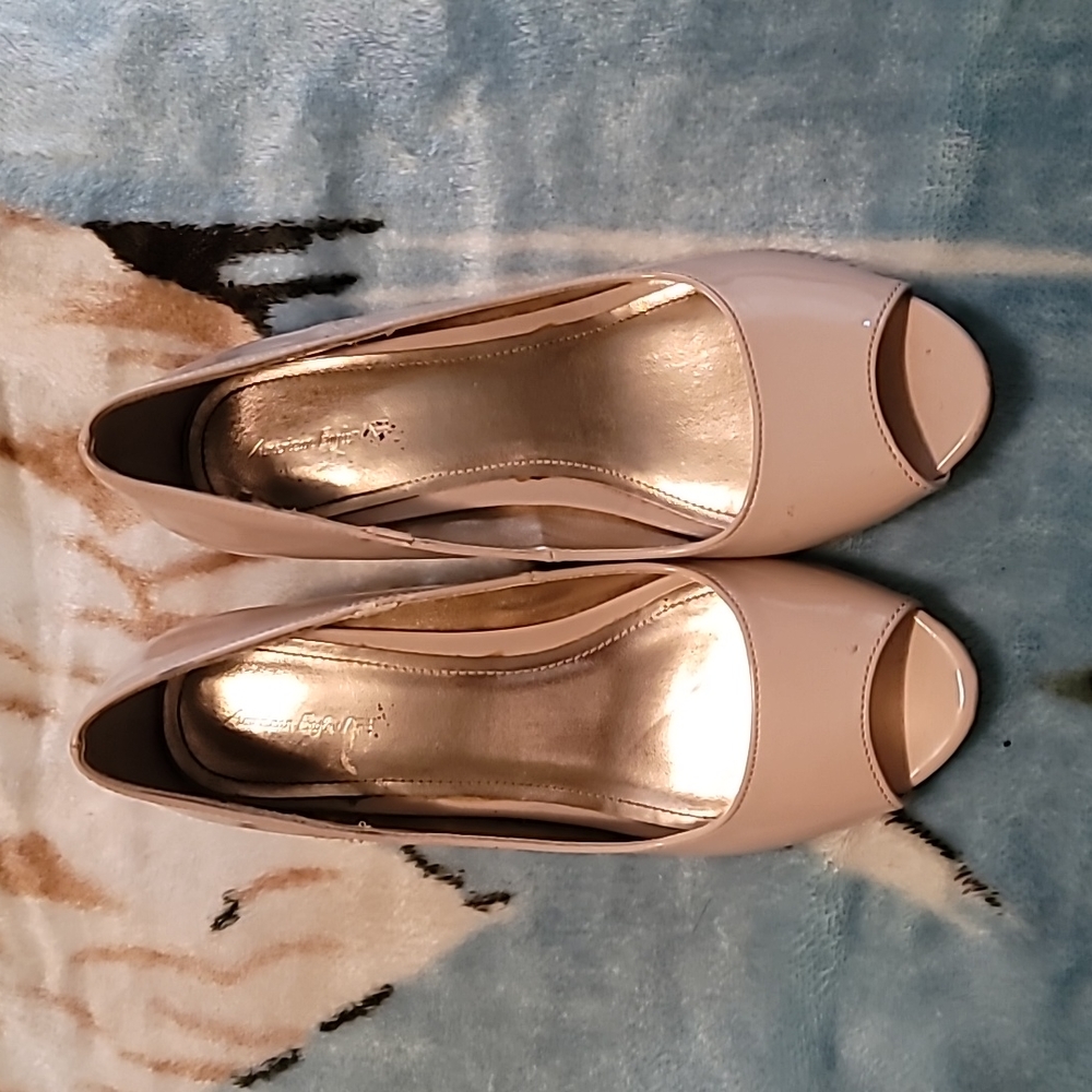 Women's dress shoes